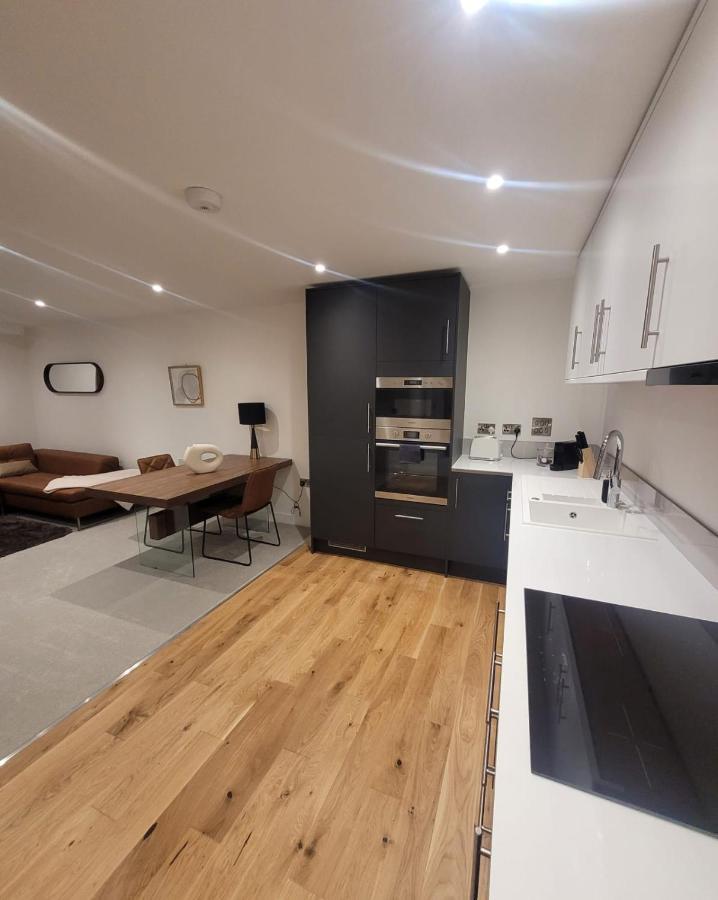 Luxury 1 Bed Apartment In The Heart Of Rochester Wainscot Extérieur photo