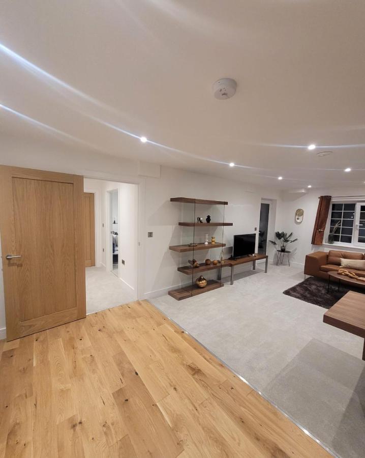Luxury 1 Bed Apartment In The Heart Of Rochester Wainscot Extérieur photo