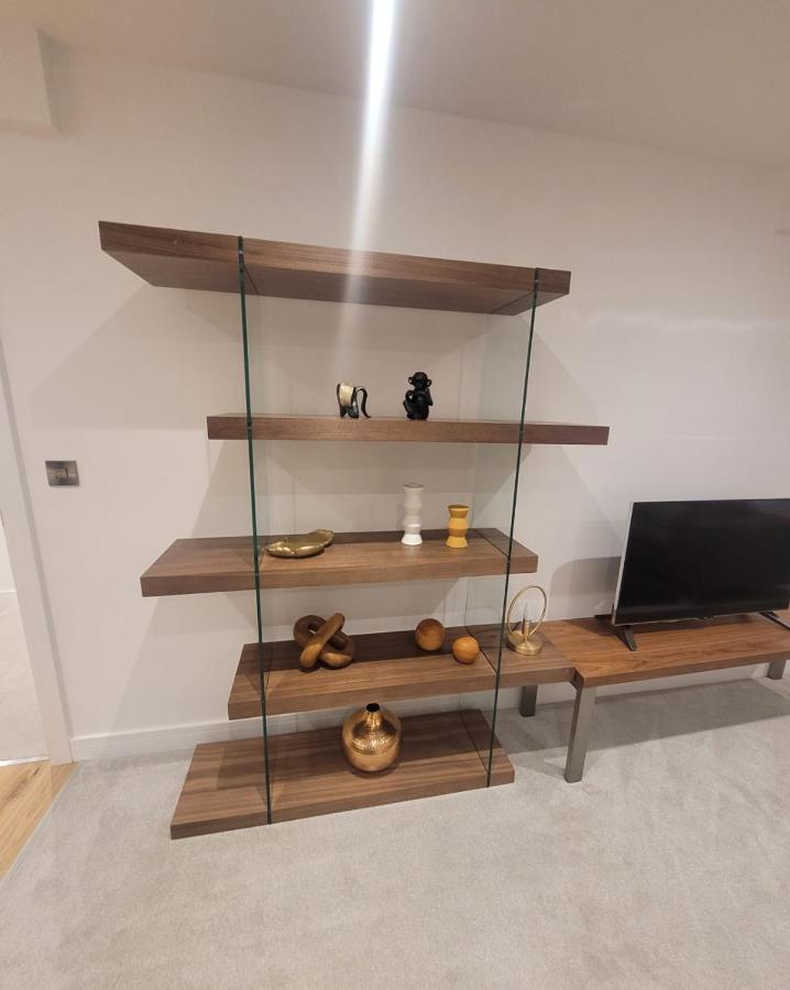 Luxury 1 Bed Apartment In The Heart Of Rochester Wainscot Extérieur photo