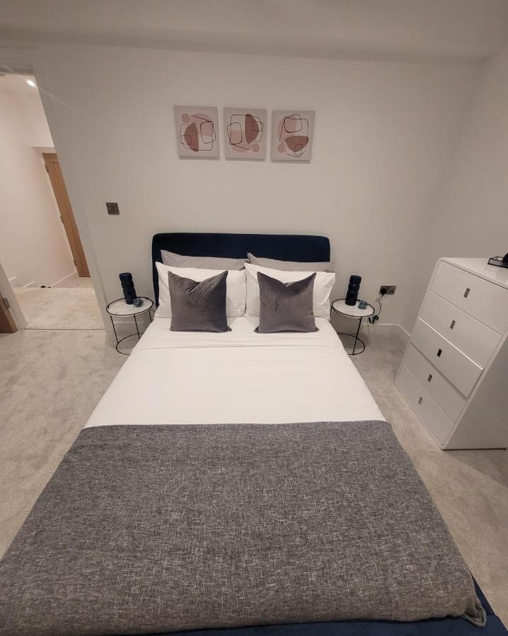 Luxury 1 Bed Apartment In The Heart Of Rochester Wainscot Extérieur photo